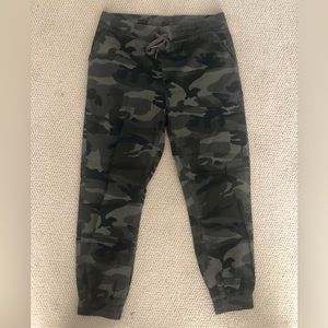 Green camo cargo pants size large